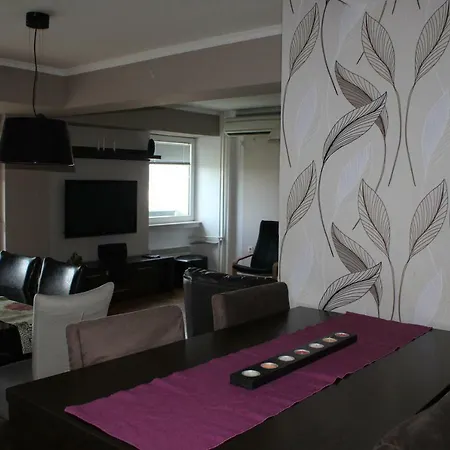 Modern Spacious In Central